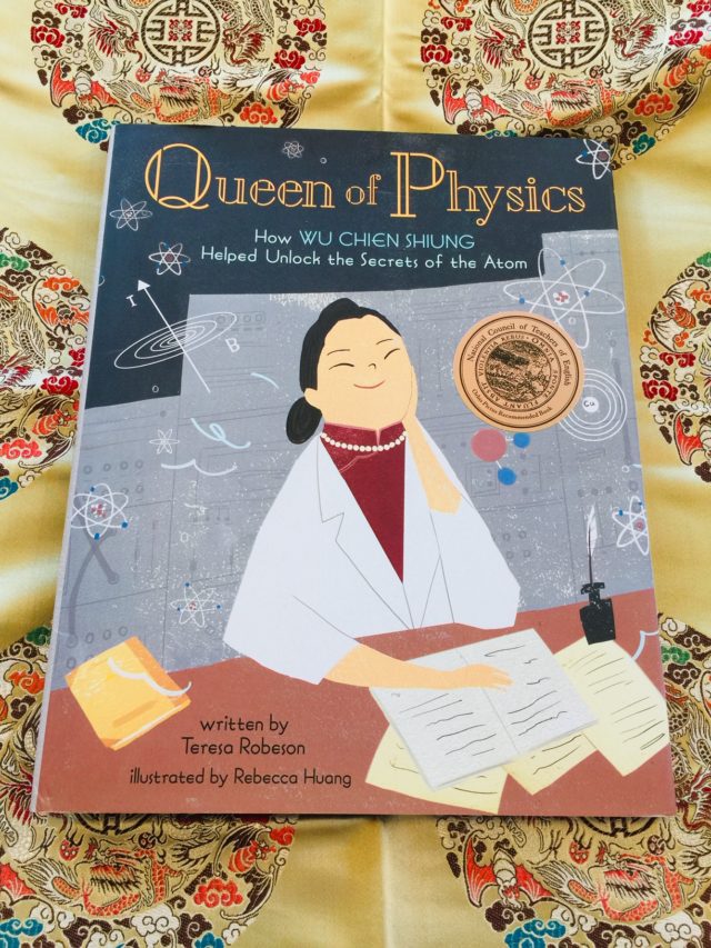 Queen of Physics Read Your World MCBD by Miss Panda Chinese